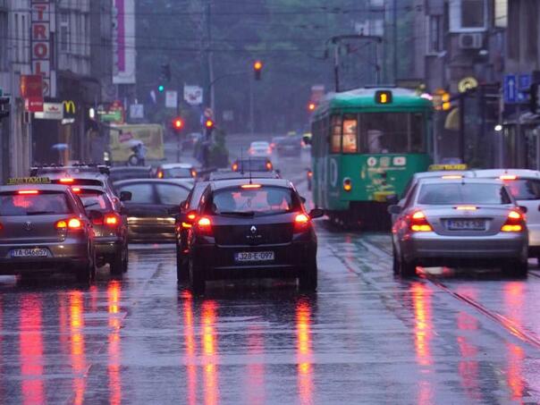 BIHAMK: Mokar kolovoz, pojačan promet vozila na izlazu iz BiH na GP Velika Kladuša