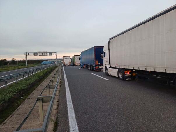 BIHAMK: Na jedanaest graničnih prelaza blokiran teretni terminal