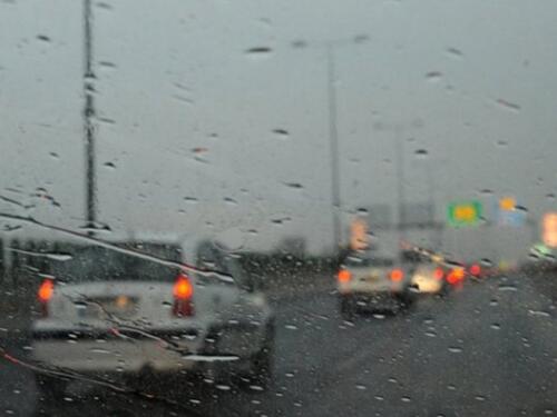 BIHAMK: Otežan saobraćaj zbog kiše i vjetra