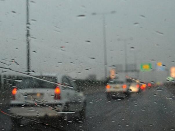 BIHAMK: Otežan saobraćaj zbog kiše i vjetra