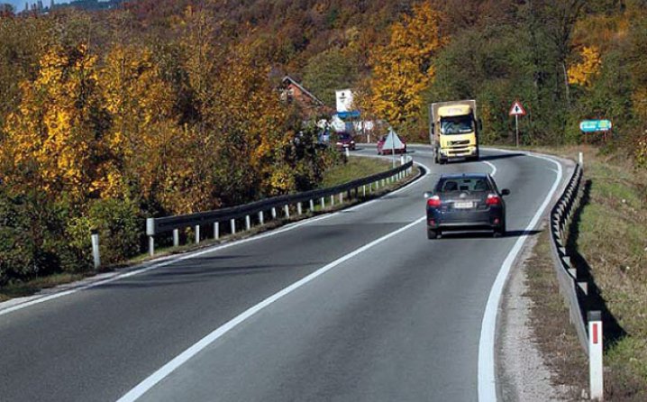 BIHAMK: Saobraća se po pretežno suhom kolovozu