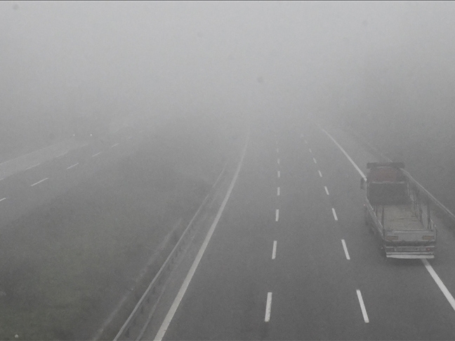 BIHAMK: Saobraća se po vlažnom kolovozu, magla uz riječne tokove