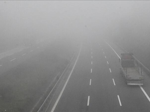 BIHAMK: Saobraća se po vlažnom kolovozu, magla uz riječne tokove