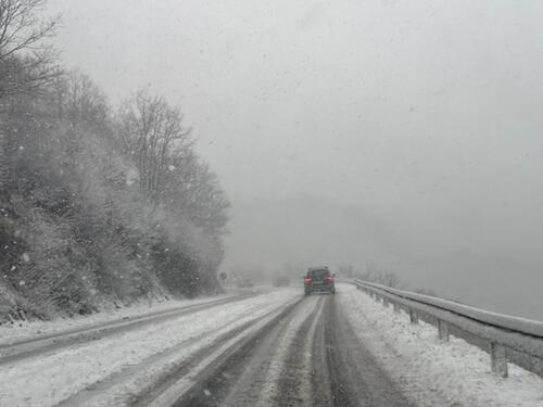BIHAMK: Zatvorena cesta Bosansko Grahovo-Strmica