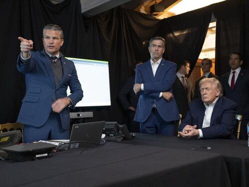 Bijela kuća objavila fotografije: Trump i saradnici pratili hapšenje Madura