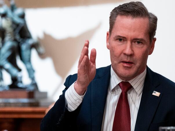 Bijela kuća podijeljena: Waltz još uvijek na funkciji, ali ne zadugo?