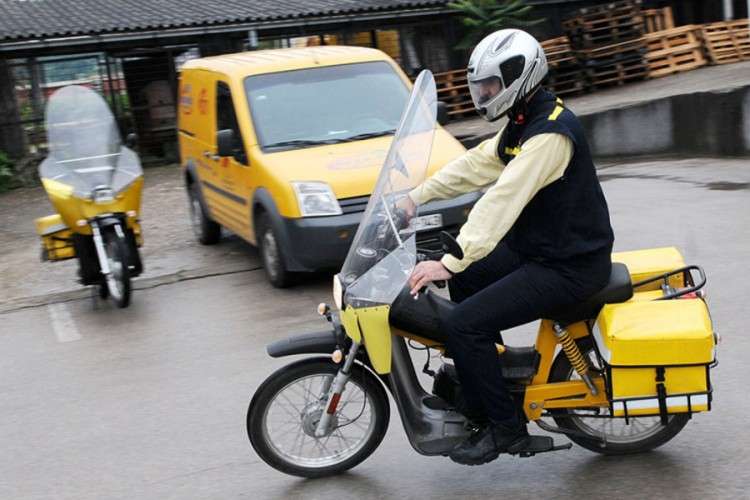 Bijeljina: Poštar se napio i u kafani redom dijelio penzije