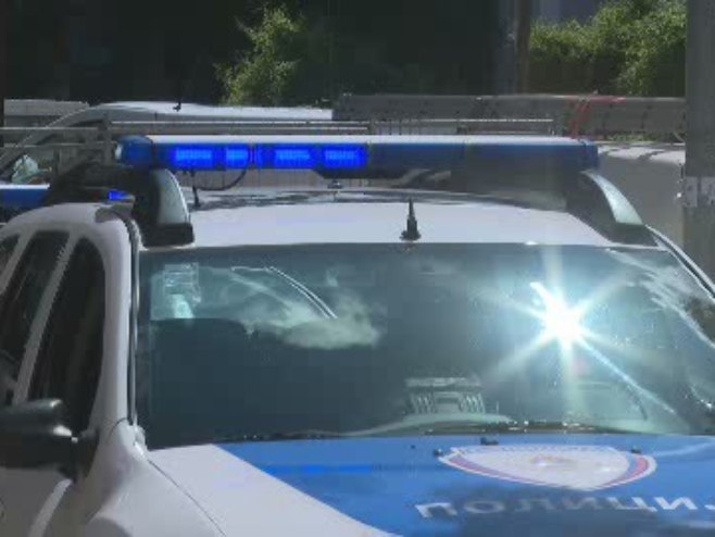 Bijeljina: Povrijeđeni putnik u automobilu i motociklista