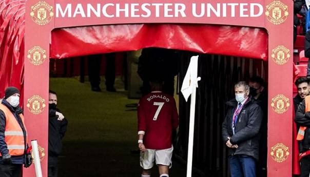 Bijesni Ronaldo odjurio u tunel nakon novog kiksa Manchester Uniteda