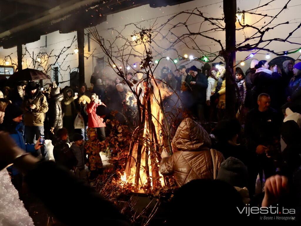 Bili smo na paljenju badnjaka u Sarajevu: Dolazak pravoslavnog Božića