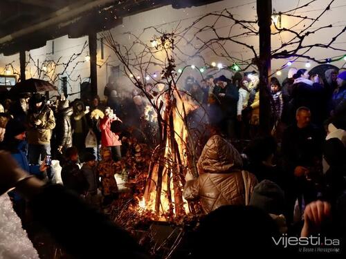 Bili smo na paljenju badnjaka u Sarajevu: Dolazak pravoslavnog Božića