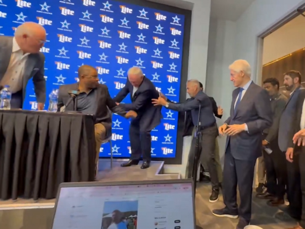 Bill Clinton prekinuo press američkog fudbalskog tima, vlasnik kluba umalo pao