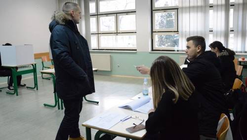 Birači u Sarajevu biraju između Kolinde i Milanovića
