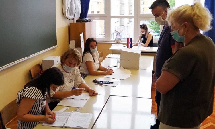 Biračka mjesta u Mostaru uredno otvorena