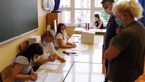 Biračka mjesta u Mostaru uredno otvorena