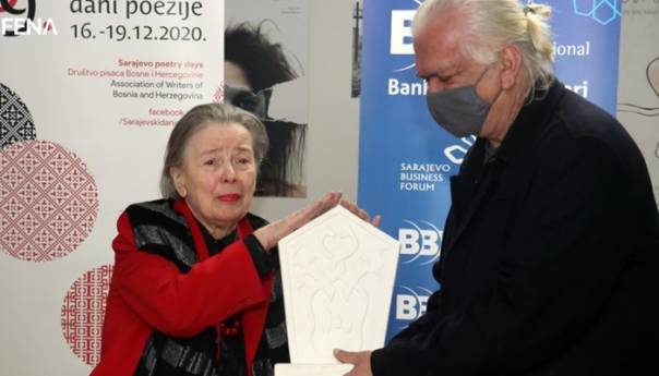 Bisera Alikadić dobitnica 'Bosanskog stećka' Društva pisaca BiH