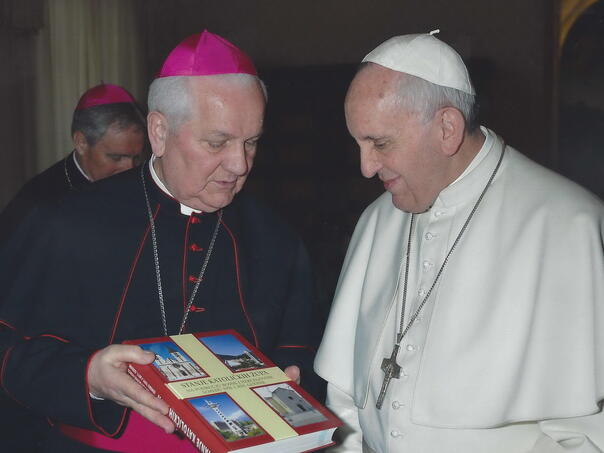 Biskup Komarica: Političari su onemogućili održiv povratak