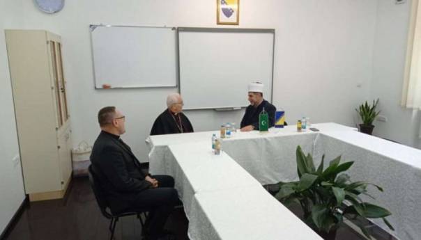 Biskup Komarica posjetio muftiju Abdibegovića
