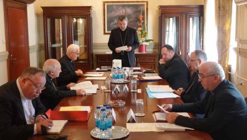 Biskup Komarica upozorio na kontinuirano iseljavanje mladih