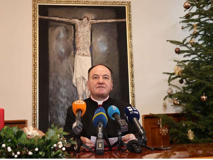 Biskup Palić čestitao Božić: Bog nas voli iako smo grešnici