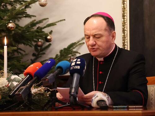Biskup Palić pročitao božićnu poruku biskupa u BiH: Molimo da svi dođemo Kristu, svijetlu svijeta