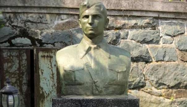 Bista Maksima Kujundžića nakon skoro 30 godina vraćena na staro mjesto