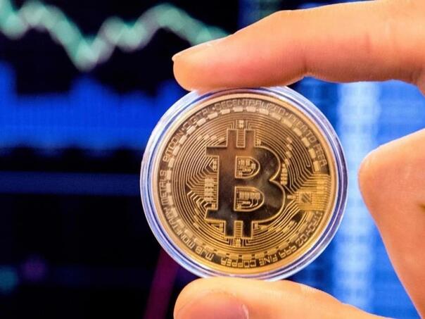 Bitcoin pao ispod 98.000 dolara