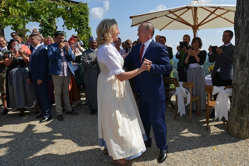 Bivša austrijska šefica diplomatije Karin Kneissl emigrirala u Rusiju