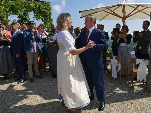Bivša austrijska šefica diplomatije Karin Kneissl emigrirala u Rusiju