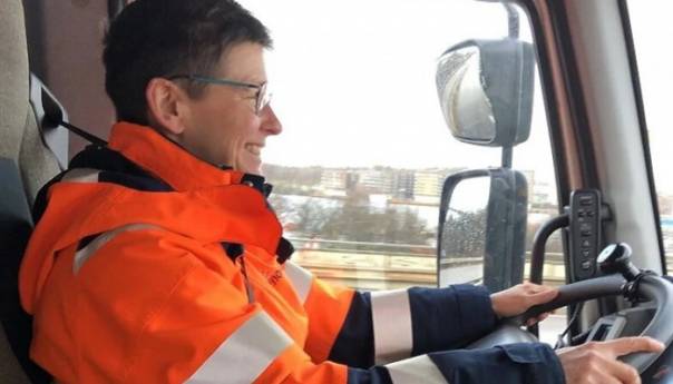 Bivša gradonačelnica Geteborga vozi komunalni kamion