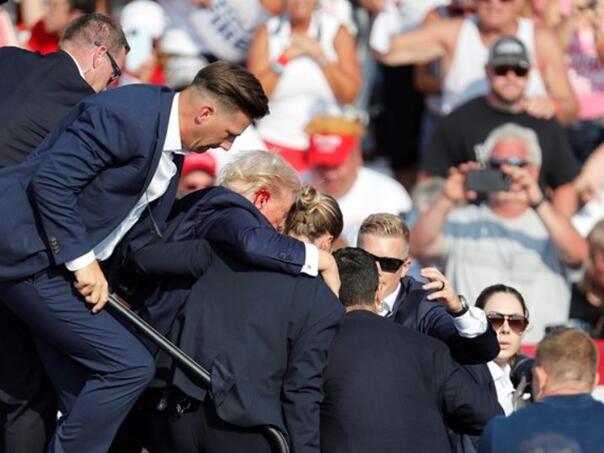 Bivši američki specijalac: Trump je živ isključivo zahvaljujući lošem vjetru