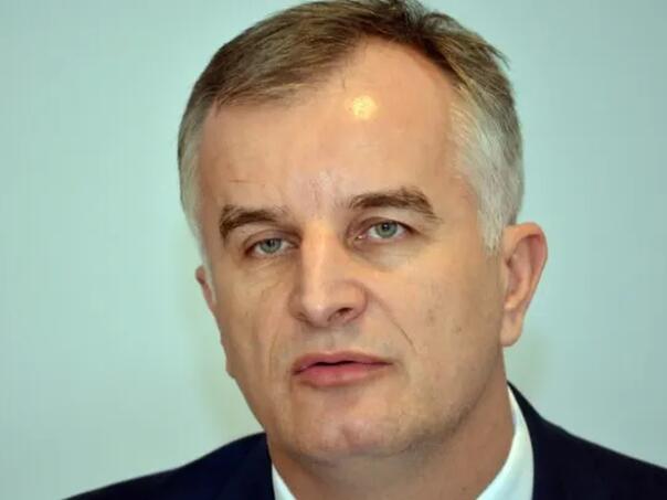 Bivši federalni ministar izabrao novo prezime: "Tako se osjećam"