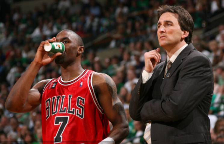 Bivši NBA as nasumice ubadao ljude na ulici iglom za šivenje