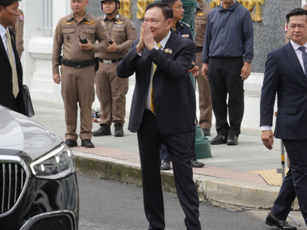 Bivši premijer Tajlanda ide u zatvor na godinu dana