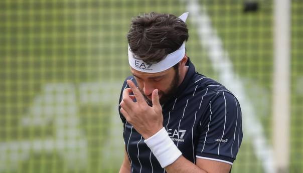 Bivši Top 16 teniser na sudu za zlostavljanje supruge