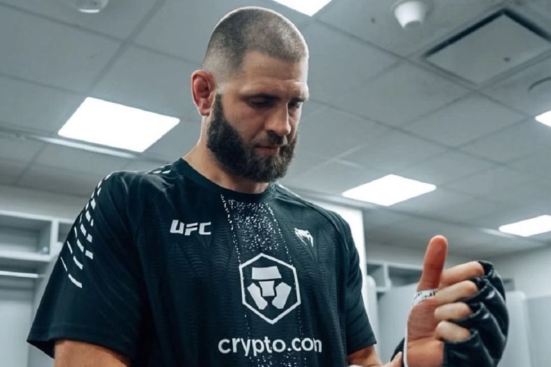 Bivši UFC prvak najavio veliki povratak