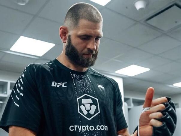 Bivši UFC prvak najavio veliki povratak