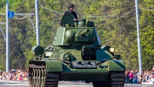 Bizaran trenutak parade na Crvenom trgu