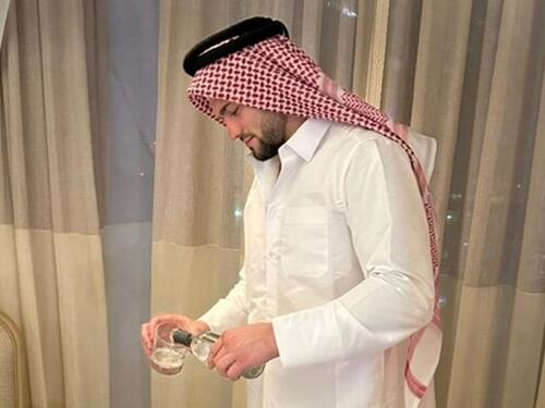 Bizarna objava hrvatskog borca: Obukao arapsku nošnju i prozvao Arape u BiH