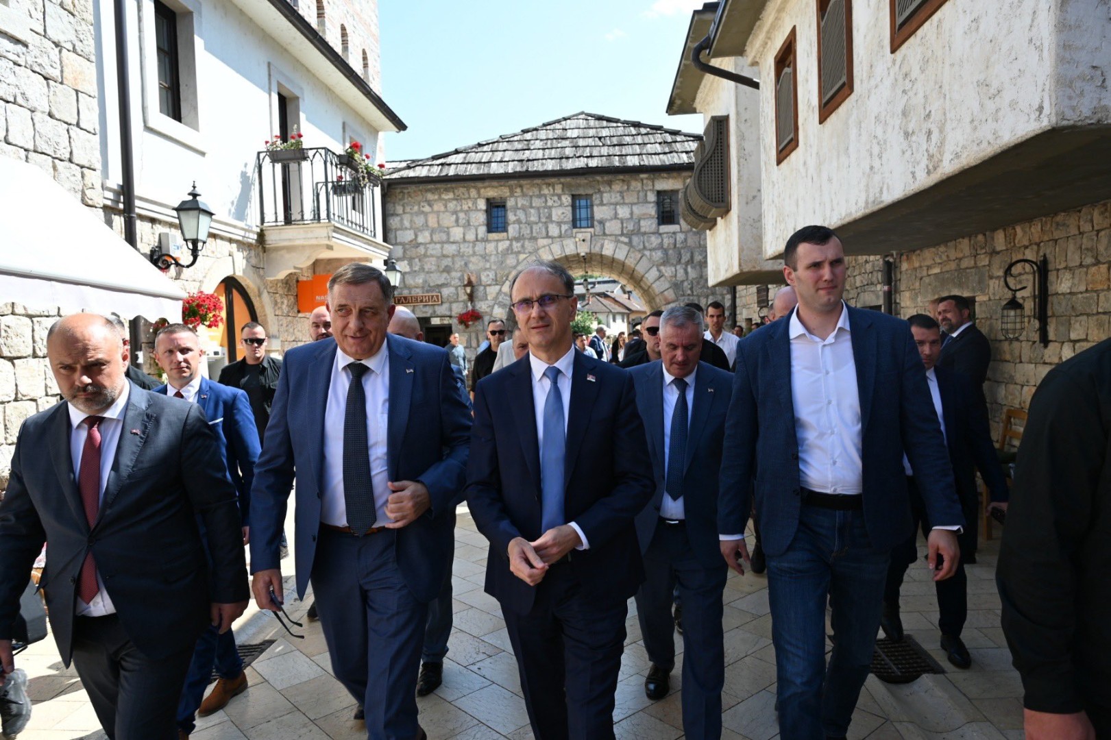 Bjegunac Dodik šeta Višegradom uz velike mjere sigurnosti