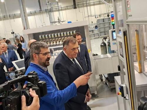 Bjegunac Dodik slobodno obilazi fabrike po BiH