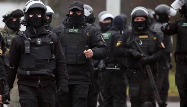 Bjeloruska policija privela 345 osoba na protestima u nedjelju