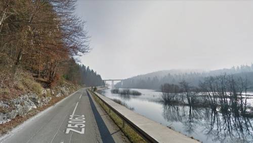 Bježali policiji i sletjeli u provaliju, jedna osoba poginula