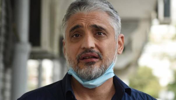 Blic: Čedomir Jovanović ima obostranu upalu pluća