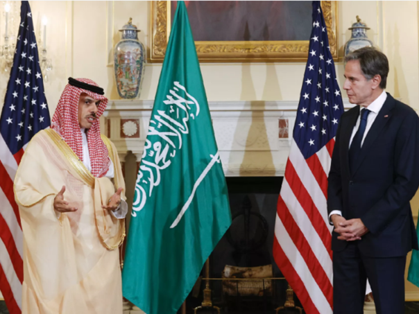 Blinken sa saudijskim šefom diplomatije, osudio napade Hutija u Crvenom moru