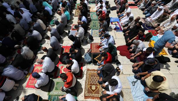 Blizu 150.000 vjernika klanjalo džumu u Al-Aksi
