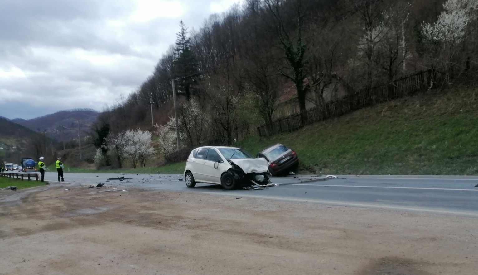 Blokiran magistralni put M17, tri osobe povrijeđene