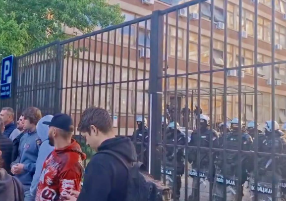Blokirana zgrada suda u Novom Sadu