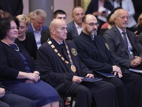 Blokirane plate zaposlenicima UNSA, oglasilo se Ministarstvo