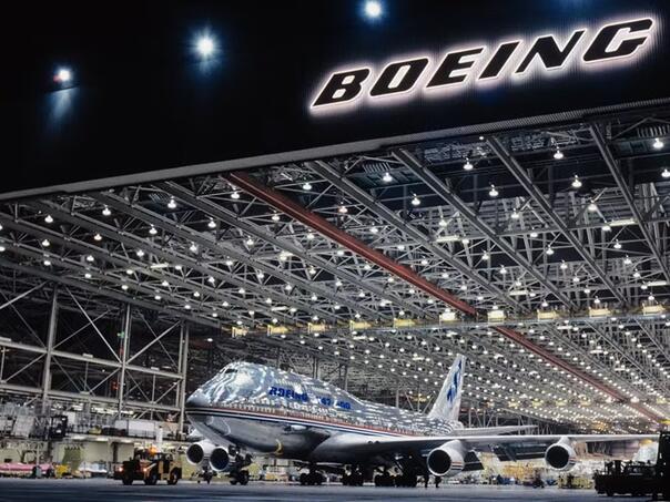 Boeing u velikim finansijskim problemima, prodaje dionice